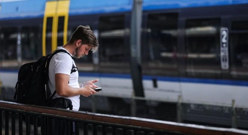 MÁV: így kapnak csili-vili külsőt a vonatok - videó