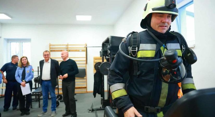 Dagadnak az izmok, új edzésformát találtak a tűzoltók!