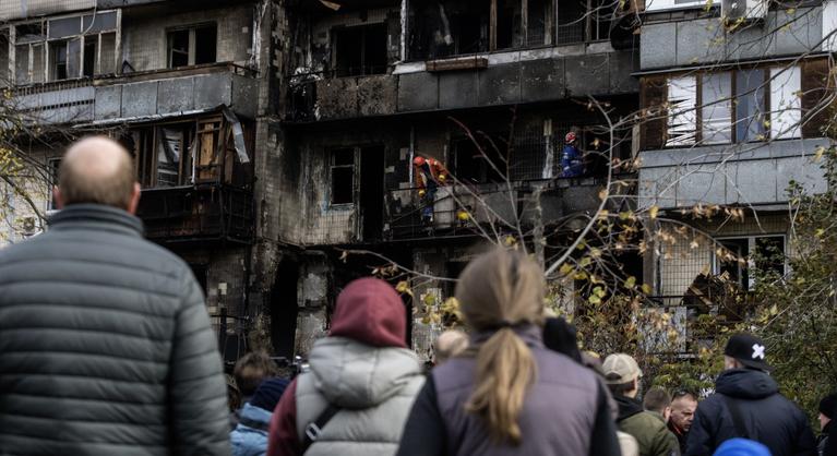 Ezrek menekülnek Ukrajnában, drónokkal vadászik a civilekre az orosz hadsereg