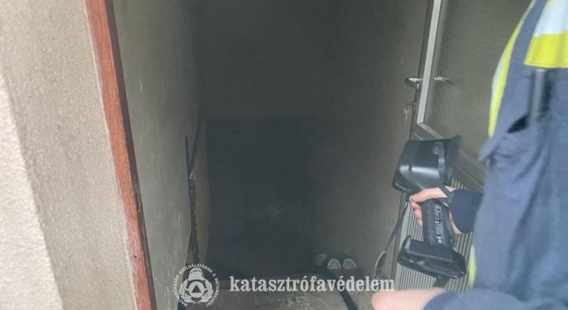 Füstölt a pince a zalai településen, tűzoltóknak kellett behatolniuk