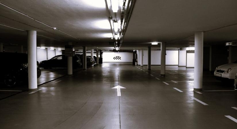 A világok között lebegő ember díjnyertes alkotása