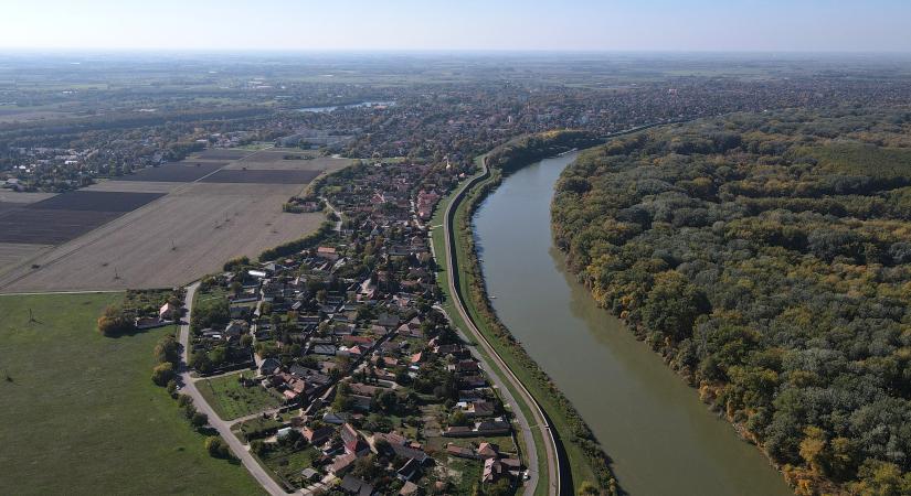 Jelentős útfelújítások indulnak el a Tisza-parti városban