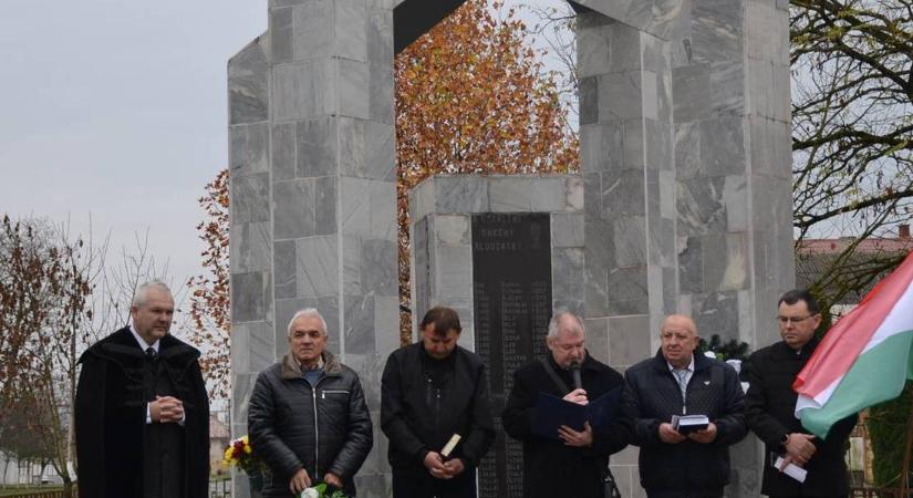 A kárpátaljai magyarok golgotájára emlékeztek Badalóban - A gyülekezetek pedig erősödtek a hitben…