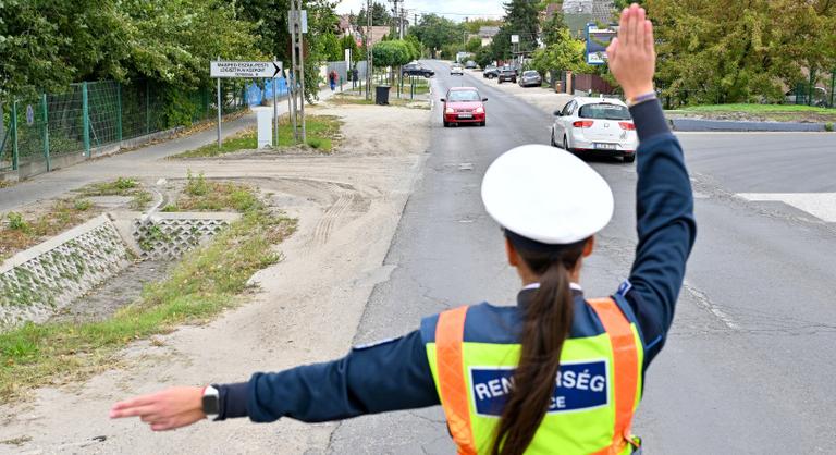 Ellepik a rendőrök a magyar közutakat, fokozott ellenőrzés jön