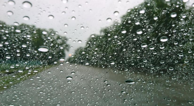 Lehűlést hoz a hidegfront, ma országszerte zivatarokra figyelmeztetnek