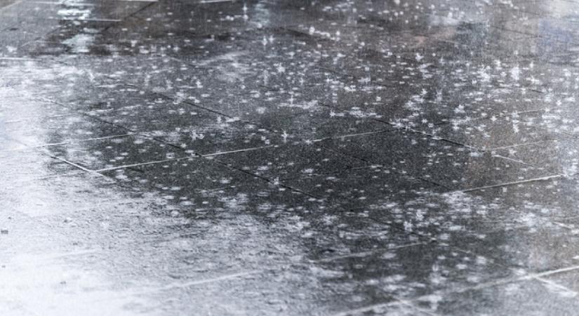 Szinte az összes megyére kiadták a legdurvább riasztást: hétfőn jégeső csaphat le az országra, de a folytatás még sokkal ijesztőbb