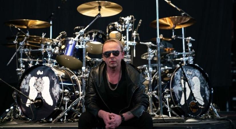 Ikonikus dalokkal érkezik a Depeche Mode dobosa