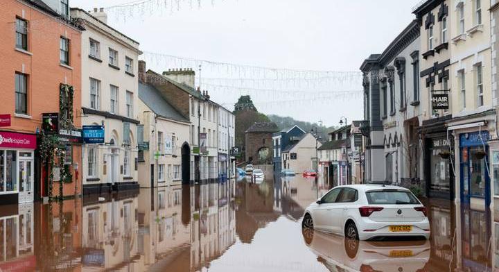 Kegyetlen vihar söpör végig Európa egyes vidékein: letarol mindent és áradásokat okoz