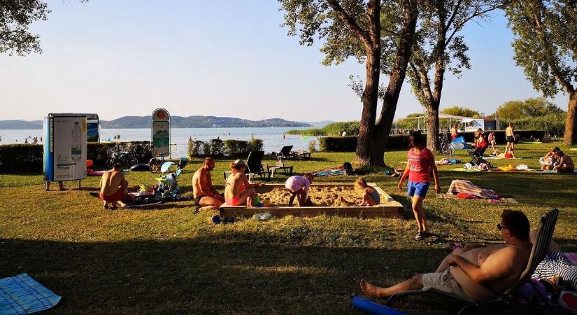 Nagy kiesés, gyenge forgalom – nehéz nyarat zártak a fizetős balatoni strandok