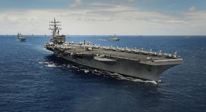 UFO? Titokzatos tűzgömb a tenger felett – 200 tengerész látta a megmagyarázhatatlan jelenséget az amerikai hadihajó fölött