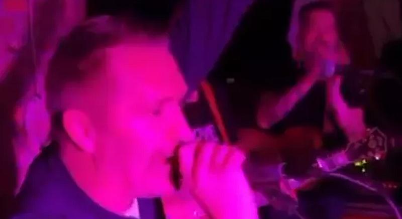 Robbie Keane a színpadról énekelve vezényelte az ír szurkolók ünnepét - videó