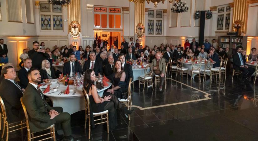 Gálával ünnepelték Békessy Béla örökségét és a debreceni vívóklub jubileumát