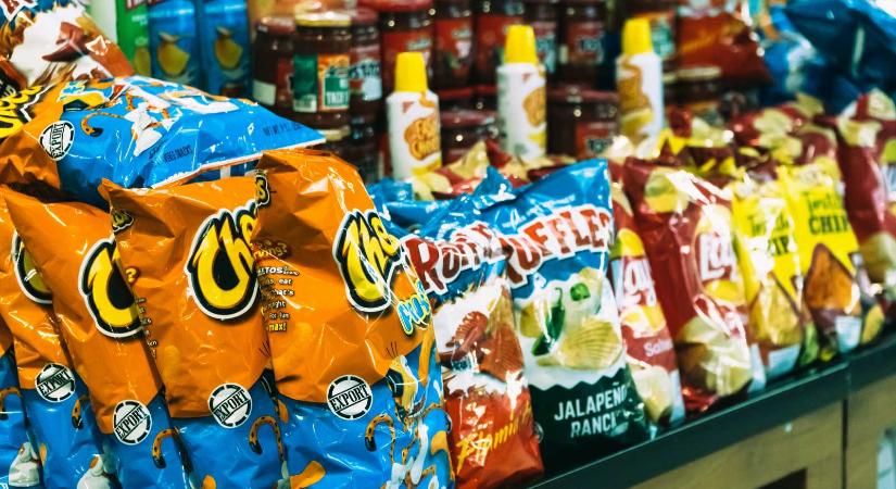 Adót vetne ki az EU az egészségtelen erősen feldolgozott élelmiszerekre