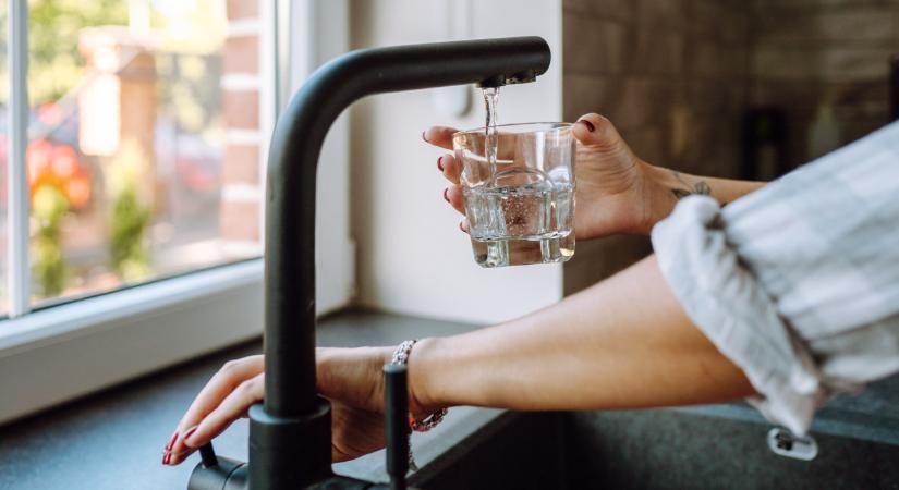 Magyarország 2025: súlyosan ólomszennyezett a víz a népegészséügyi központ székhelyén