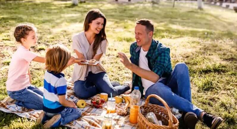 Tarts digitális pikniket: offline programötletek barátokkal