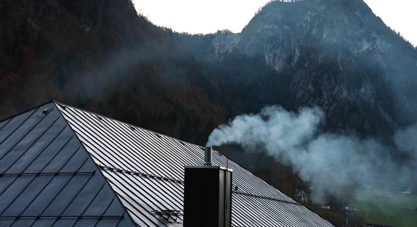 Lehűt és vizet ad: ez a tetőbevonat menti meg az istállókat?