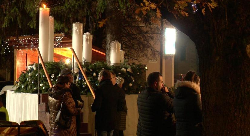 Az országban idén is Hajdúdorogon gyújtották meg először az adventi koszorú első gyertyáját