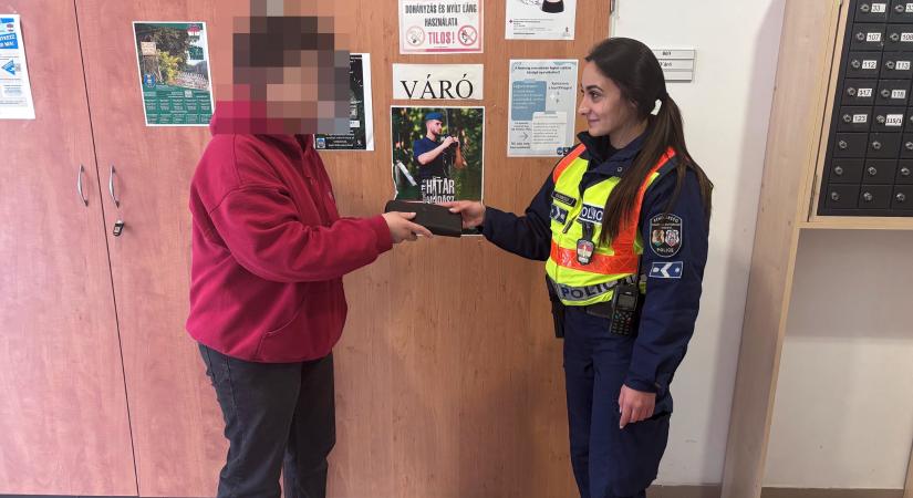 Becsületes megtaláló vitt be egy pénztárcát a Dorogi Rendőrkapitányságra