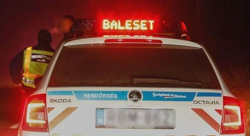 Kigyulladt egy autó a megyehatárnál