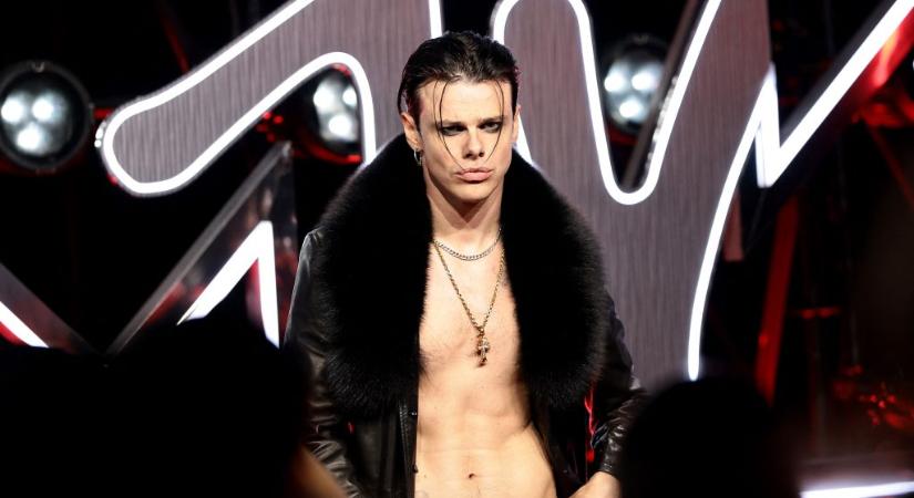 „Nem akarok maradandó károsodást okozni magamnak” – szünetet tart Yungblud