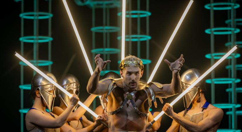 Spartacus megrendítő története a kecskeméti teátrum színpadán Barta Dóra koreográfiájával