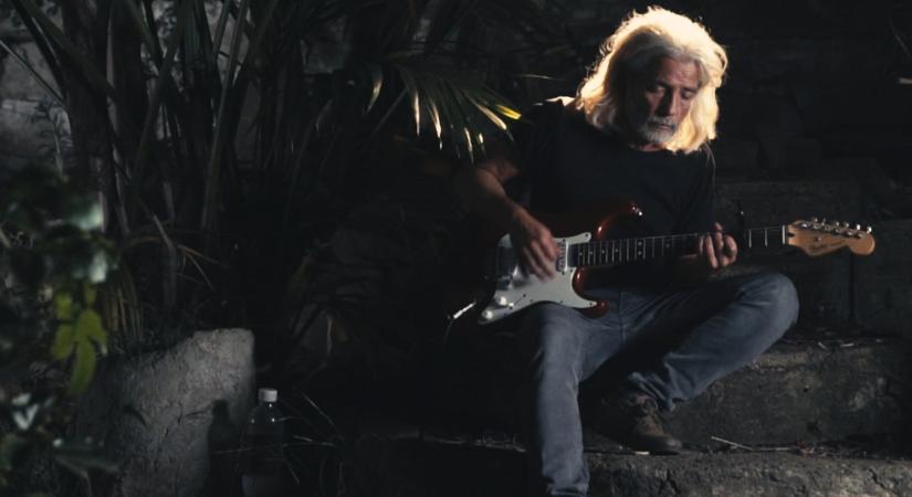 Nem annyira rossz hír, mint aminek látszik: évadzáró koncertet ad Kiss Llaci és Bad News a Muzikumban pénteken