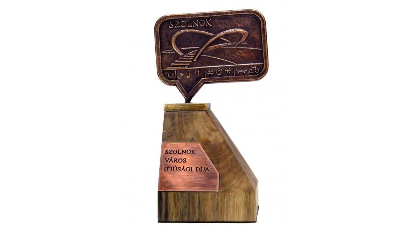 Megjelent a felhívás: ismét várják a jelöléseket a „Szolnok Város Ifjúsági Díja” kitüntetésre