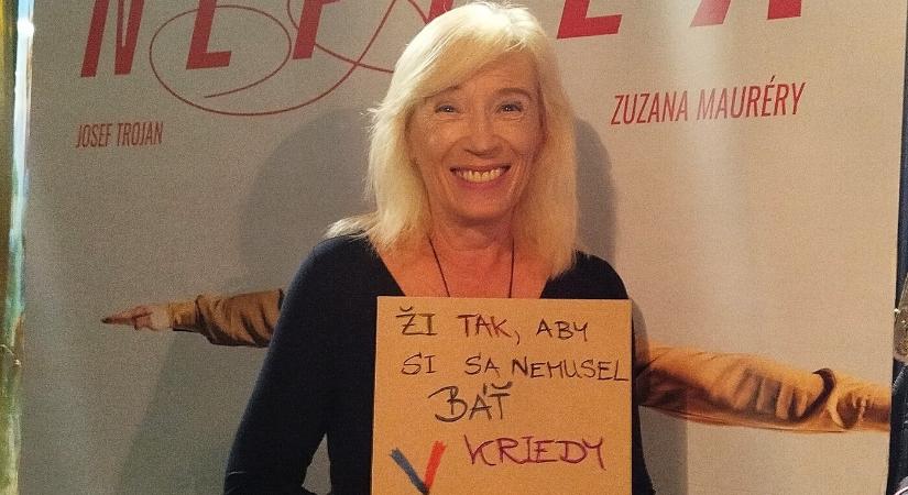 November 17-e előestje Érsekújvárban – szétszedték a díszleteket, hogy beférjen a tömeg