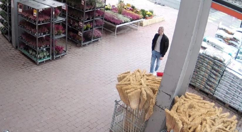 Ezt a férfit keresi a rendőrség – vasdarabbal esett neki egy sportautónak Tatabányán