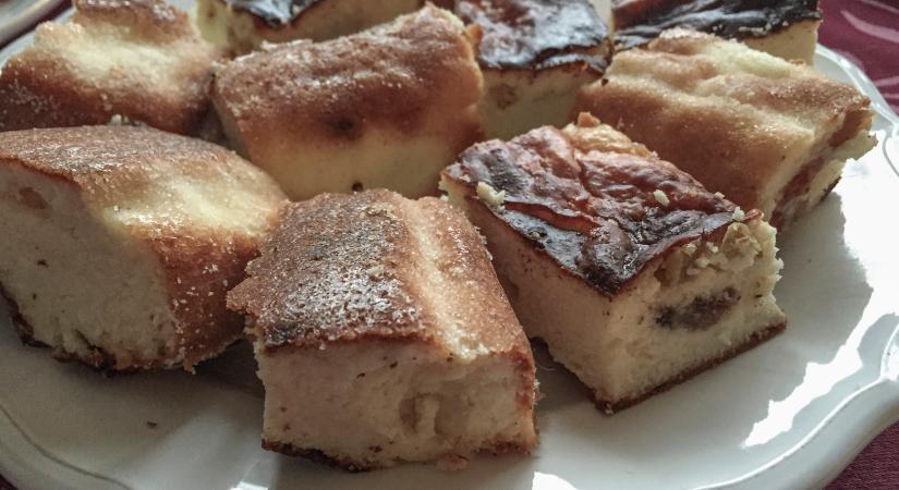 Kevert túrós sütemény 30 perc alatt – a nagyim titkos fegyvere