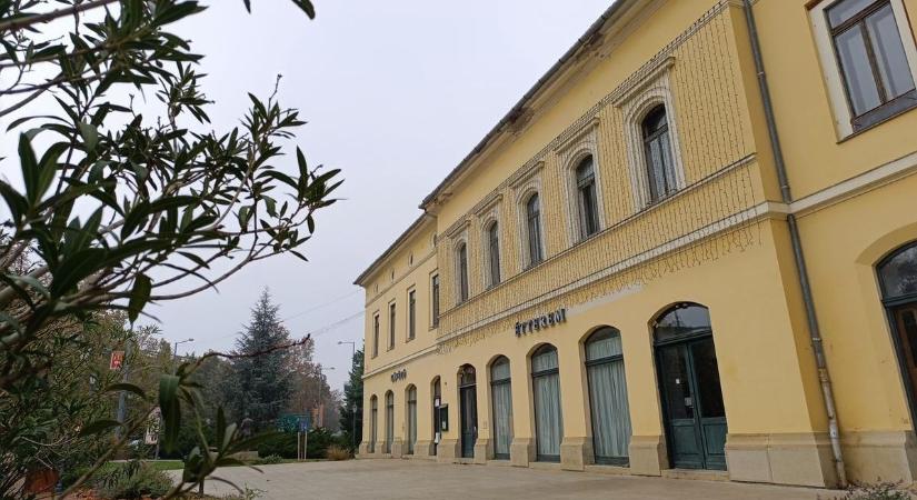 Háromszor nem kellett senkinek, mégis újra hirdetik: változatlan feltételekkel keres gazdát a két makói ingatlan