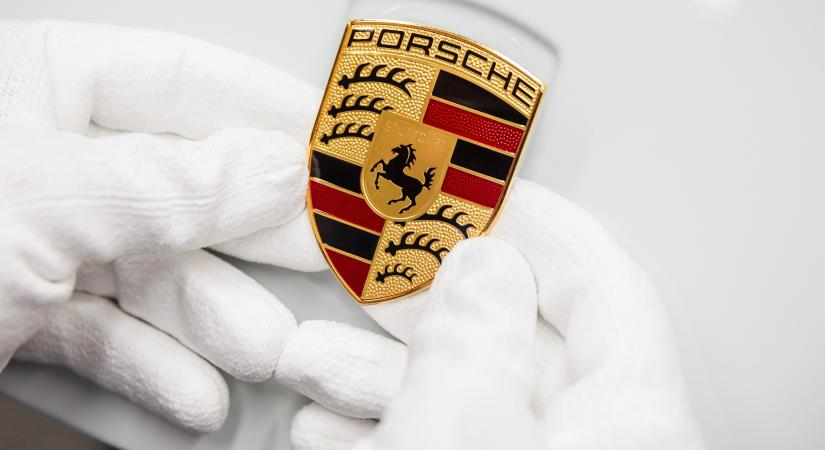 Olcsóbban tankol és parkol, akinek ilyen Porschéja van