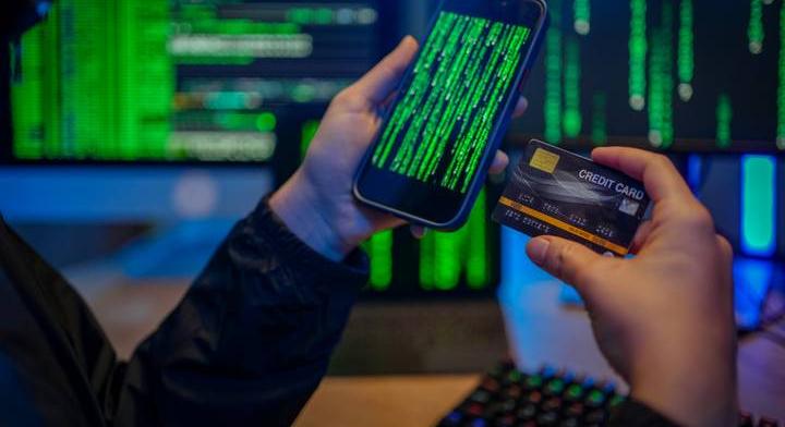 Új módszerrel próbálkoznak a csalók: aki nem vigyáz, minden pénzét elveszítheti