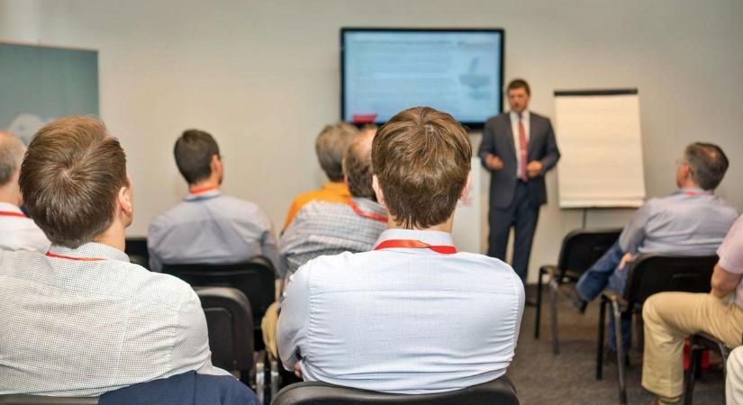 Pénzlenyúlás nagyüzemben! Azzal rémisztgettek időseket, hogy súlyos betegek, így adtak el bóvlikat nekik