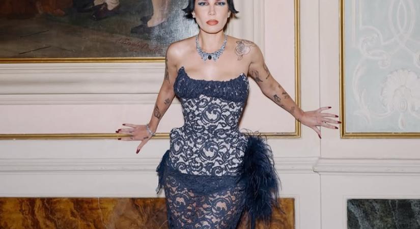 A legnagyobb sztárok viselik a fiatal tervező ruháit – az Instagramon fedezték fel