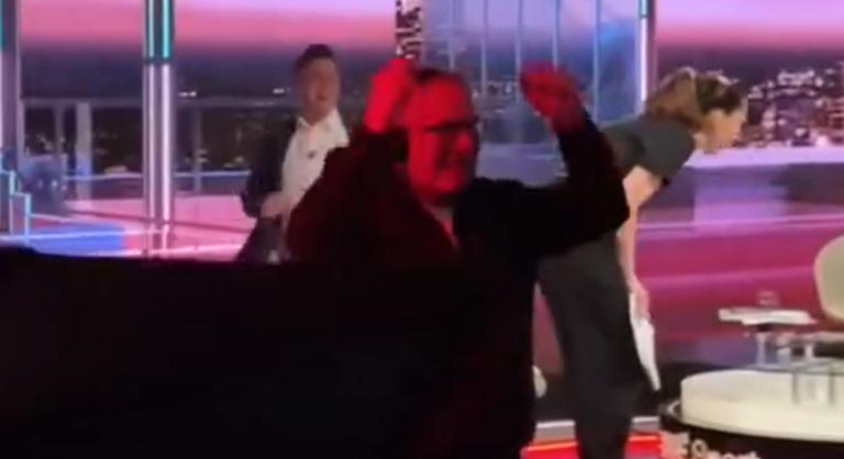 Elszabadult a pokol az ír tévé stúdiójában Troy Parrott győztes gólja után