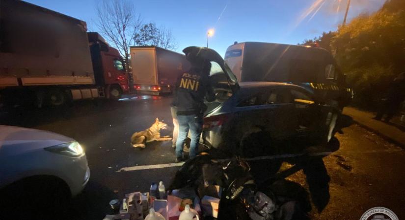 Mosószeres flakonban csempészték az amfetamint Hollandiából