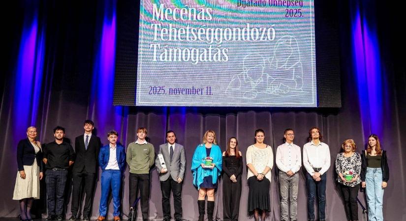 Szekszárd idén is elismerte a kiváló diákokat (videó, galéria)