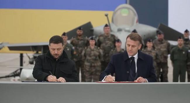 Zelenszkij és Macron történelmi megállapodást írtak alá Ukrajna katonai megerősítéséről