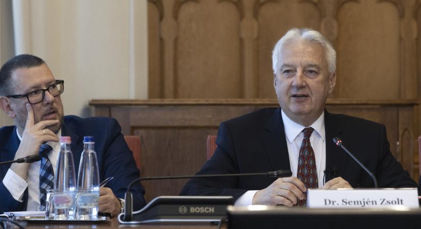 Benyújtotta Semjén Zsolt a 14. havi nyugdíjról szóló javaslatot