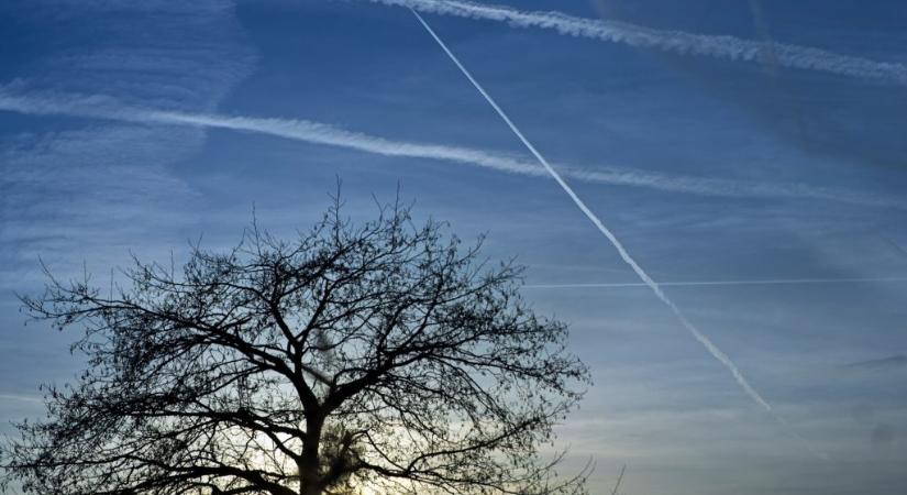 Miért hisznek az emberek az összeesküvés-elméletekben?