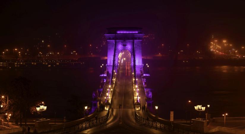 Számos fővárosi és vidéki helyszín csatlakozott a Koraszülöttekért Országos Egyesület felhívásához