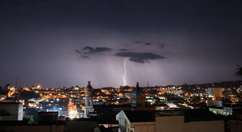 Több veszélyt is hordoz az érkező hidegfront, figyelmeztetés érvényes