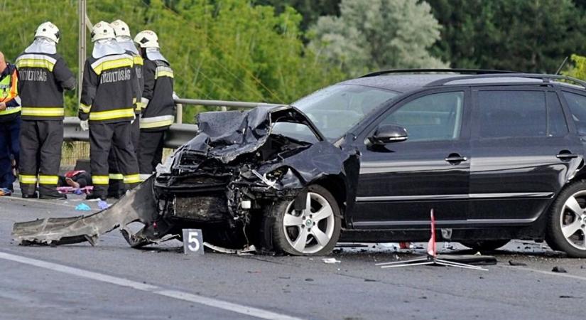 Buli után ült autóba a családjával, súlyos balesetet okozott az M1-esen Győrnél