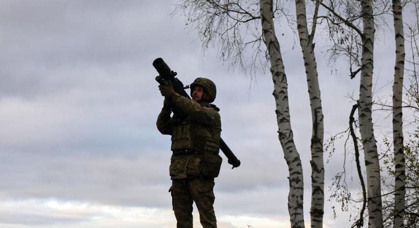 Két rakétával és 128 drónnal támadta Oroszország Ukrajnát, négy ember meghalt Harkiv régióban
