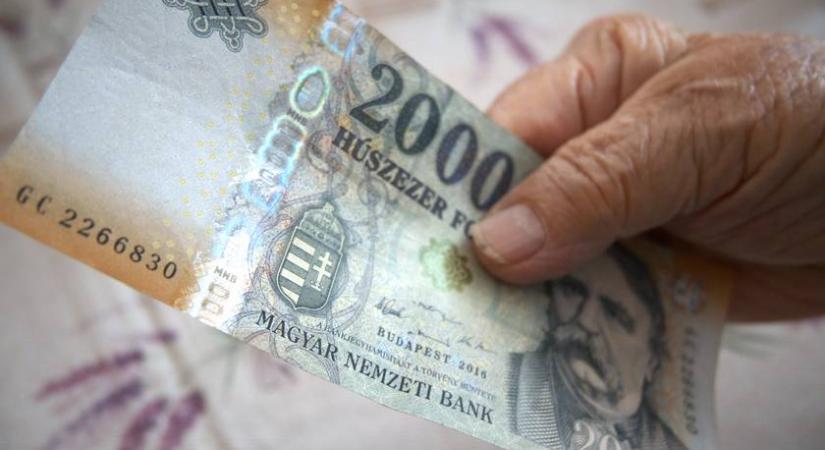 Bevezetik a 14. havi nyugdíjat 2026-tól: kiderült, hogy kinek jár és hogy mennyi lesz