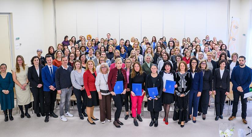 Debreceni dolgozókat ismertek el a Szociális Munka Napja alkalmából – fotókkal