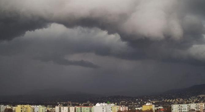 Peremfelhős zivatar öntözte Pécset