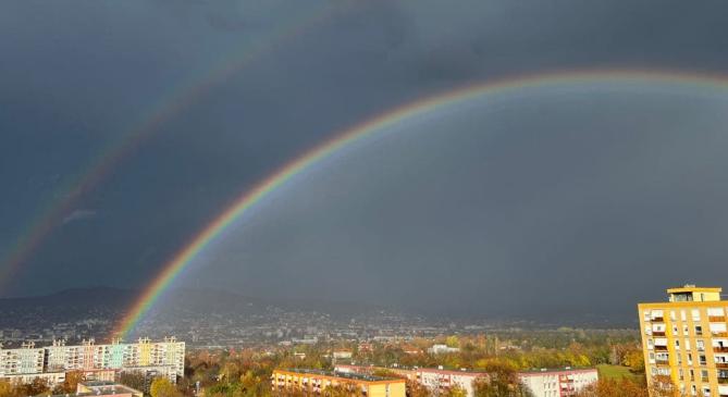 Északnyugat elázott, délnyugat bedörrent