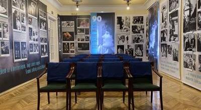 A magyar színjátszás legbájosabb mosolya – 90 éve született Törőcsik Mari